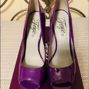 Fergie Peeptoe 4-5”heels